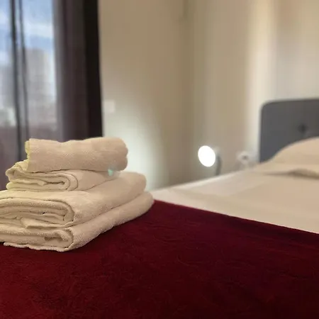Kadare City-center With Balcony Appartamento *