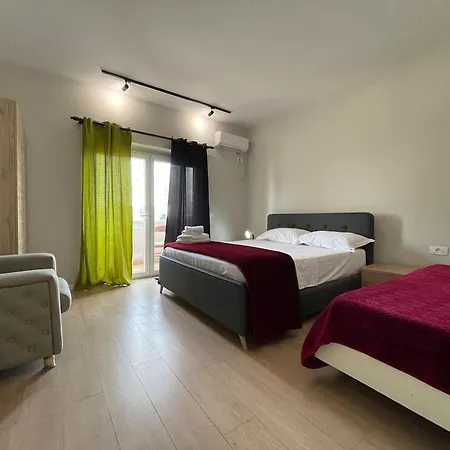 アパート Kadare City-center With Balcony *